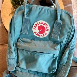 Fjallraven Kanken mini in frost green